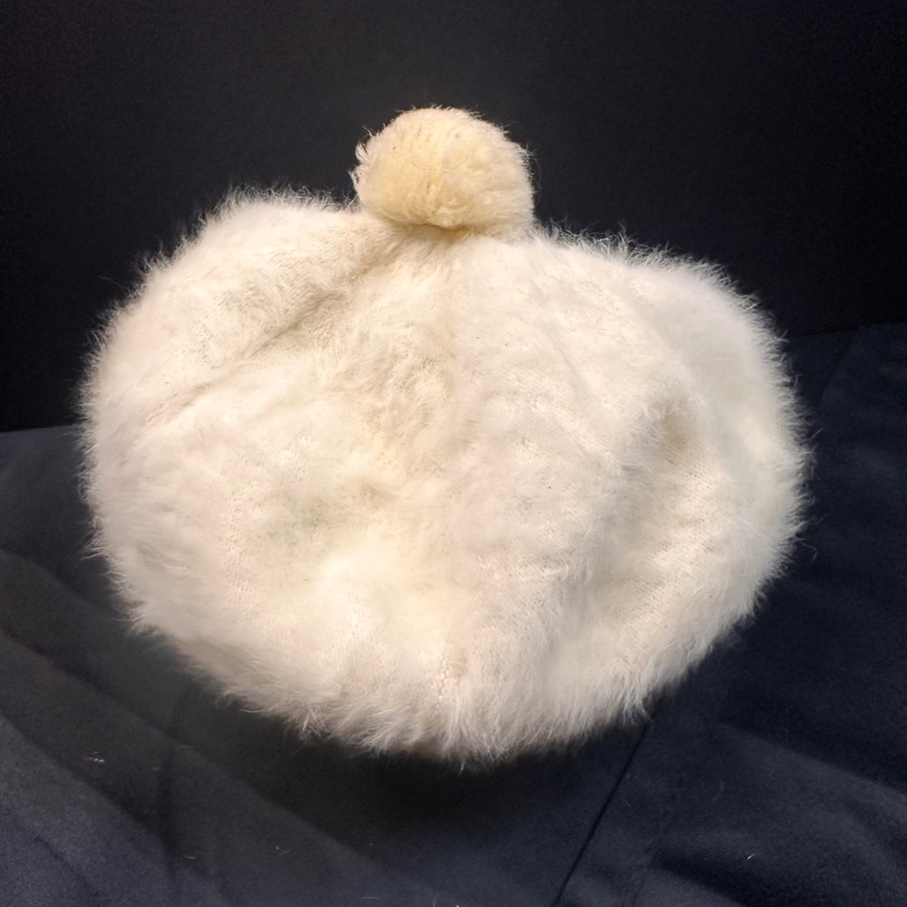 KANGOL Furgora off white cream Fur Small Fuzzy soft Classic  Beret